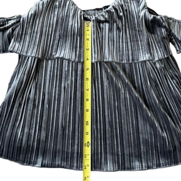 NWT Endless Rose Crushed Velvet Gray Cold-Shoulder Top, Size MEDIUM - Picture 4 of 9